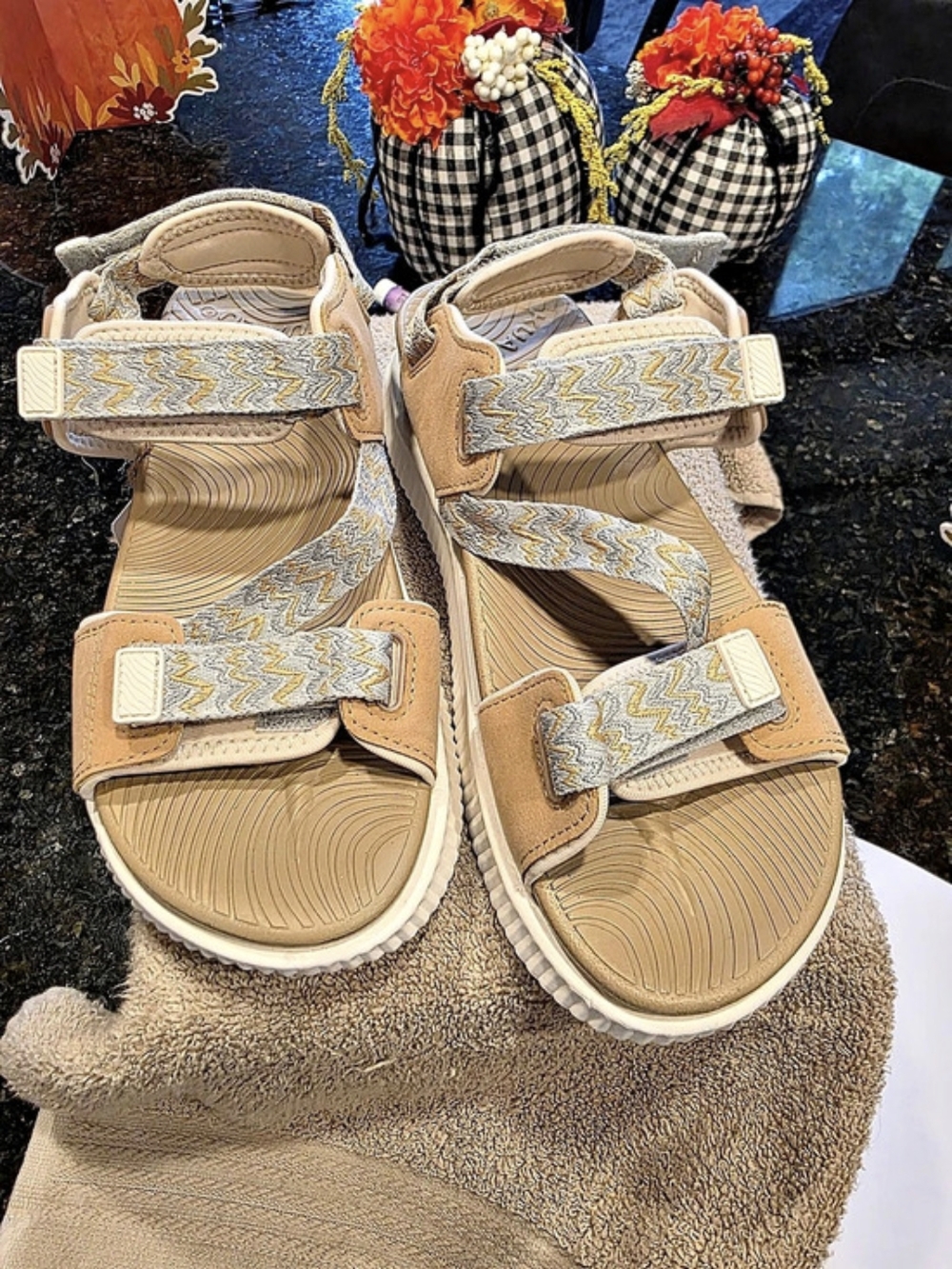 KUAILU Women's Platform Sport Sandals in Tan & White NWT